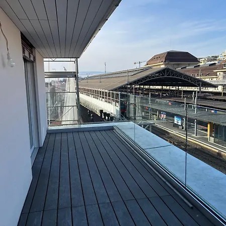 Apartment New On Floor, 2 Minutes From Train Station *