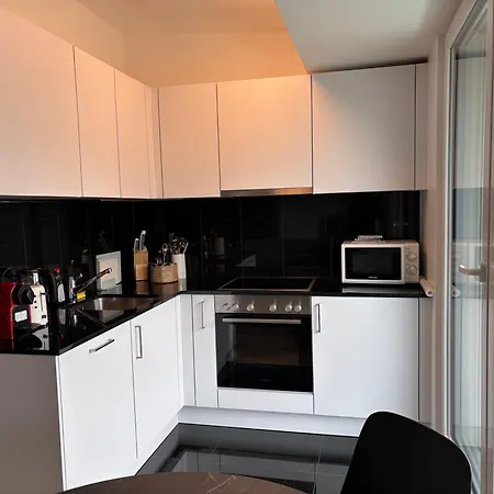 Appartamento New On Floor, 2 Minutes From Train Station