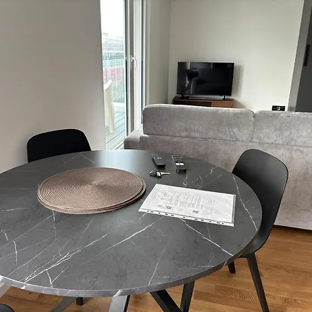 Appartamento New On Floor, 2 Minutes From Train Station