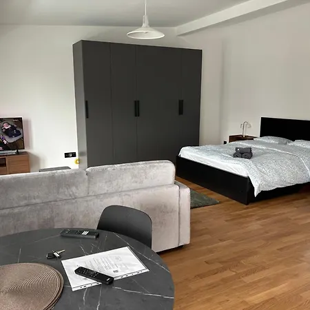 Apartmán New On Floor, 2 Minutes From Train Station