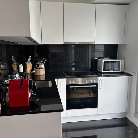 New On Floor, 2 Minutes From Train Station Daire Lozan