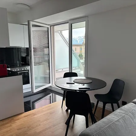 New On Floor, 2 Minutes From Train Station 62