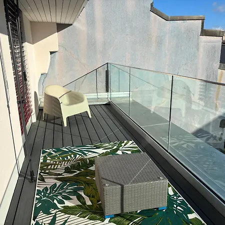 New On Floor, 2 Minutes From Train Station 62