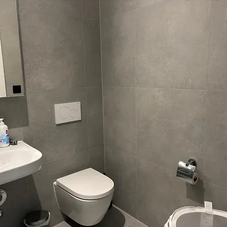 Daire New On Floor, 2 Minutes From Train Station *