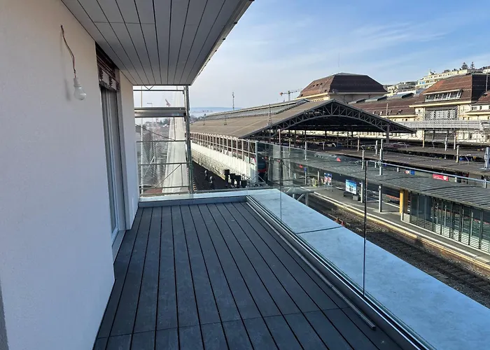 Apartment New On Floor, 2 Minutes From Train Station *