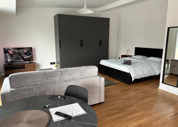 Apartmán New On Floor, 2 Minutes From Train Station