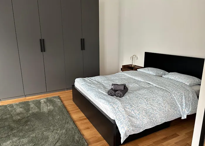 New On Floor, 2 Minutes From Train Station Apartmán *